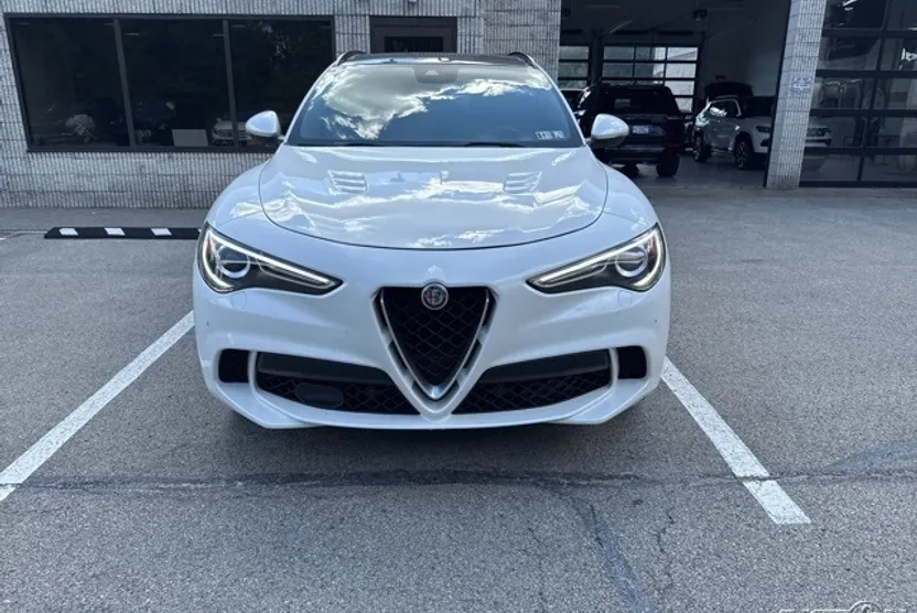 2018 Alfa Romeo Stelvio Quadrifoglio photo 1