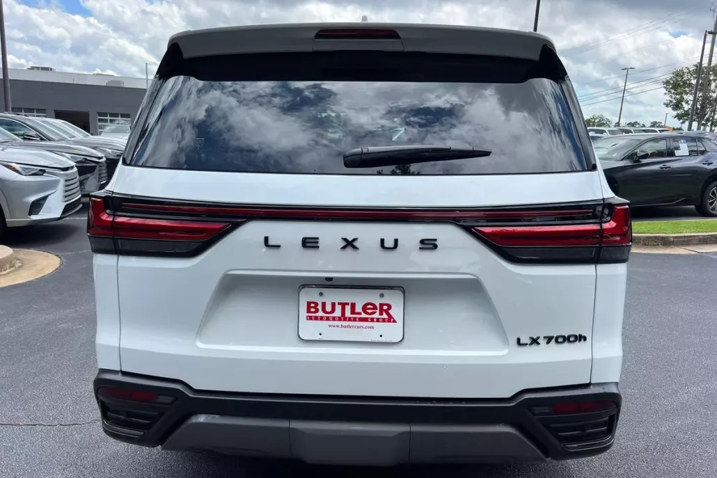 2025 Lexus LX photo 1
