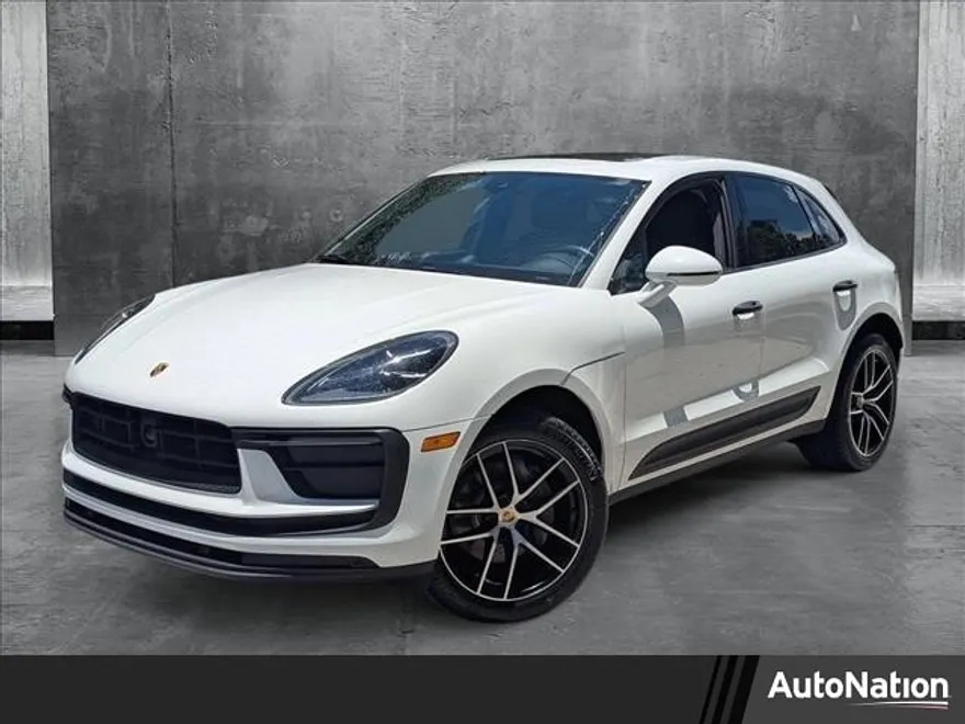 2023 Porsche Macan T photo 1