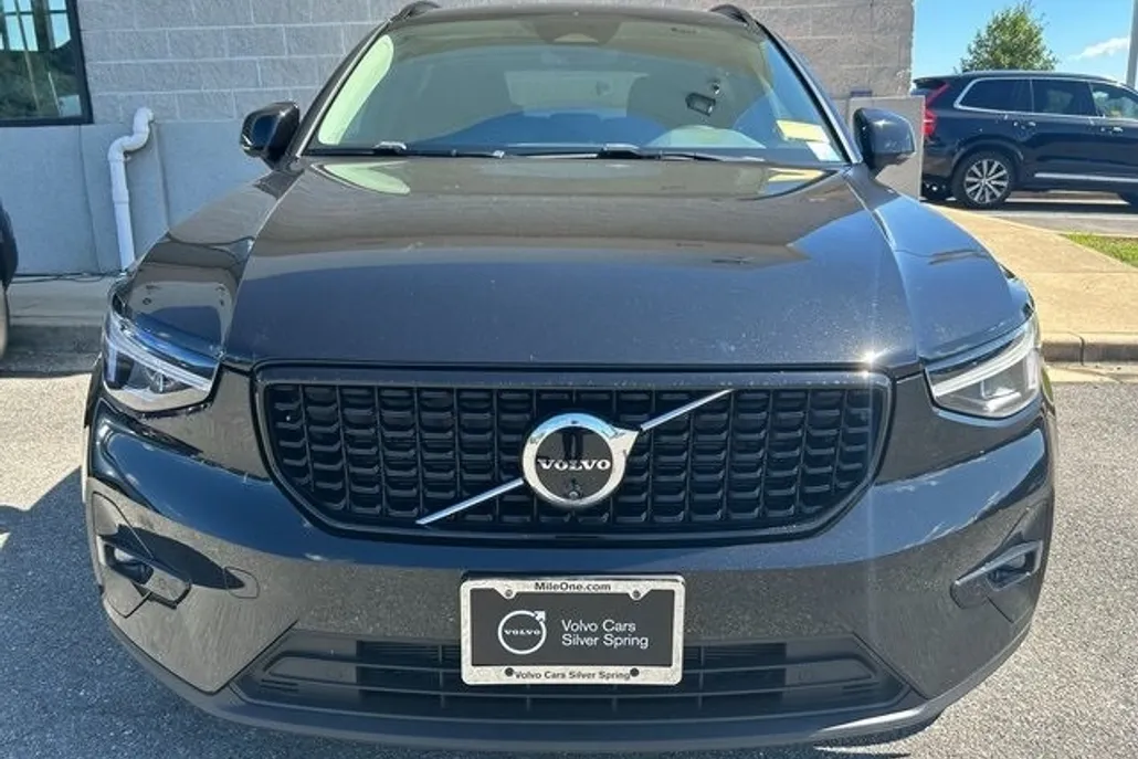 2024 Volvo XC40 Plus photo 1