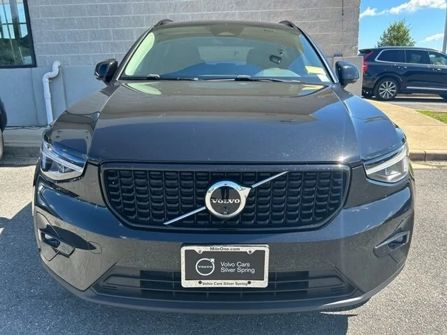 2024 Volvo XC40 Plus photo 1