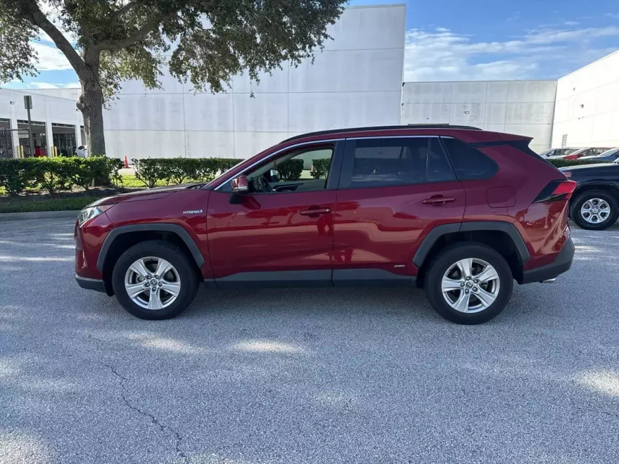 2020 Toyota RAV4 Hybrid XLE photo 1