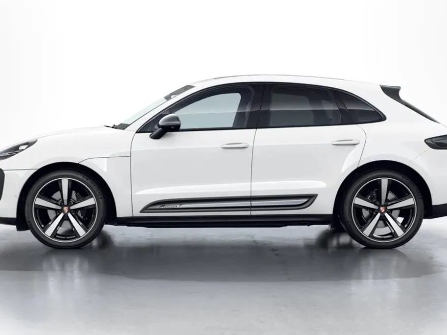 2026 Porsche Macan T photo 1