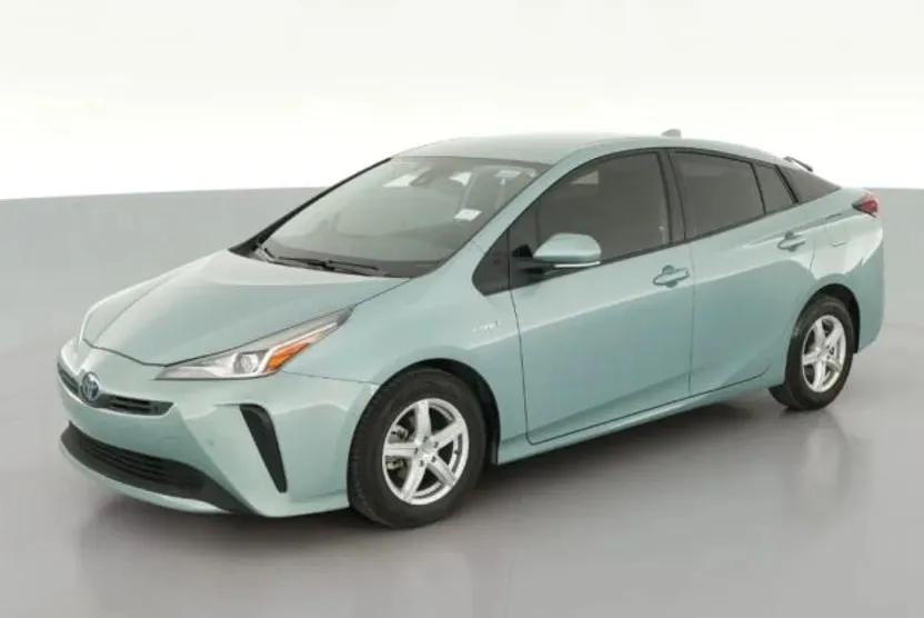2021 Toyota Prius LE photo 1