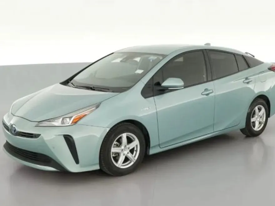 2021 Toyota Prius LE photo 1