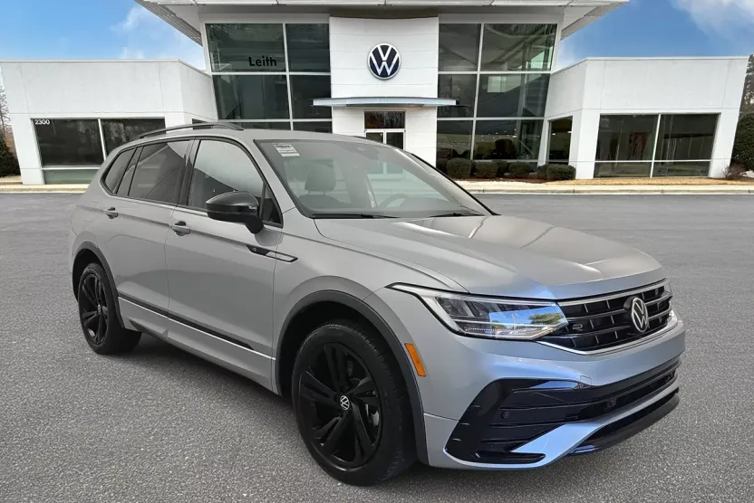 2023 Volkswagen Tiguan SE R-Line Black photo 1