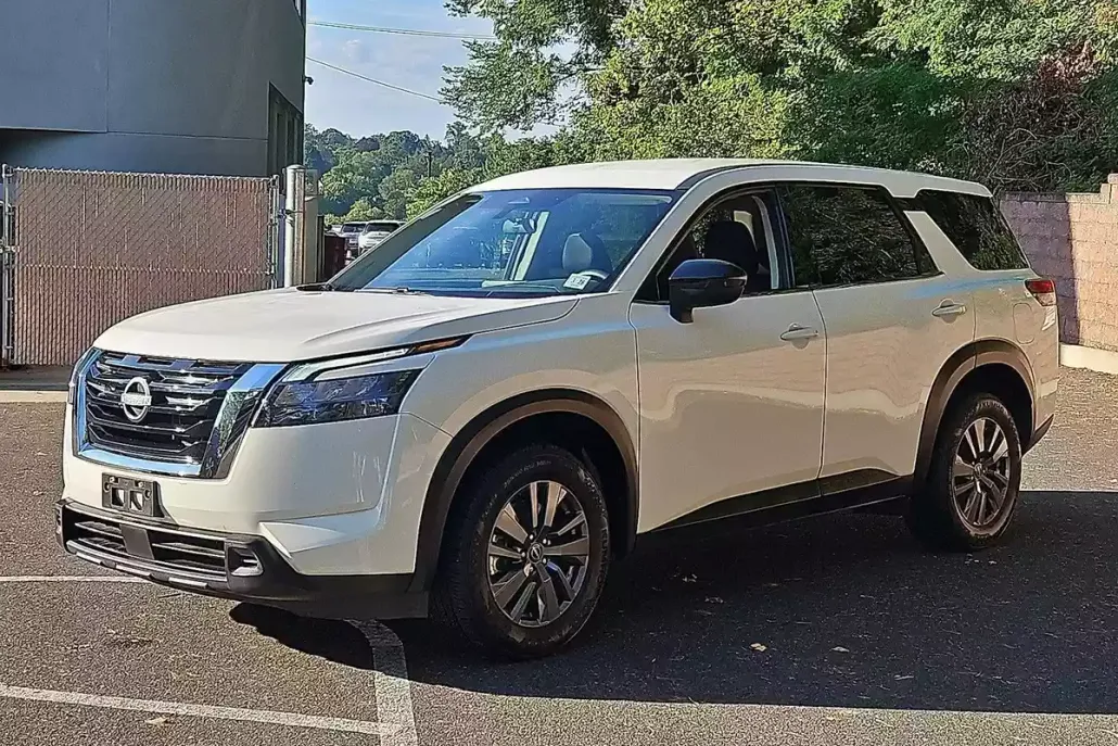 2023 Nissan Pathfinder S photo 1