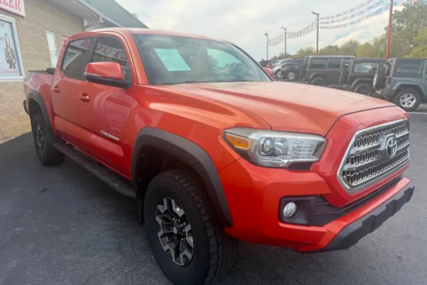 2017 Toyota Tacoma TRD Off-Road photo 1