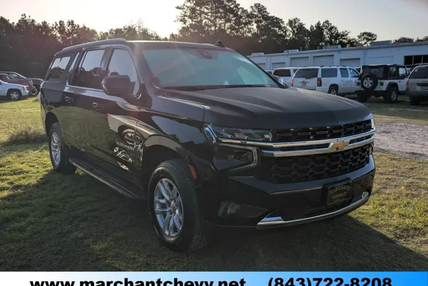 2022 Chevrolet Suburban LT photo 1
