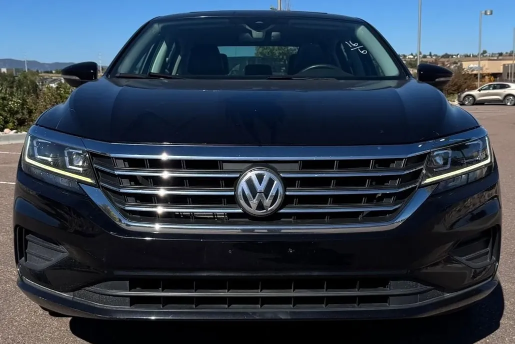 2021 Volkswagen Passat 2.0T SE photo 1