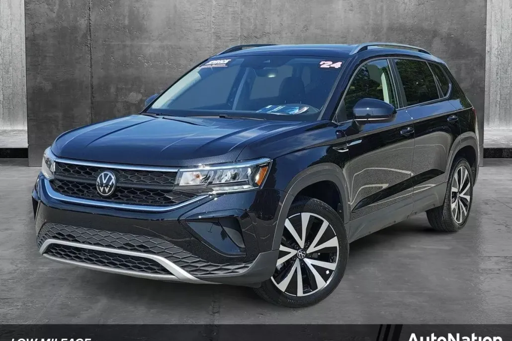 2024 Volkswagen Taos SE photo 1