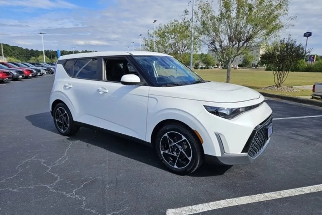 2023 Kia Soul EX photo 1