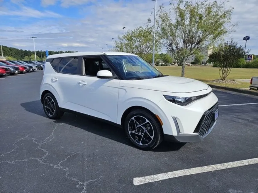 2023 Kia Soul EX photo 1