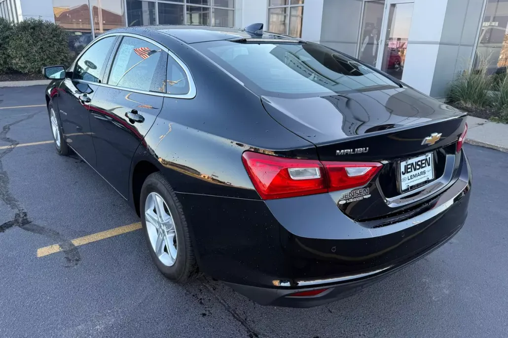 2024 Chevrolet Malibu 1LT photo 1