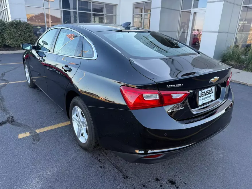 2024 Chevrolet Malibu 1LT photo 1