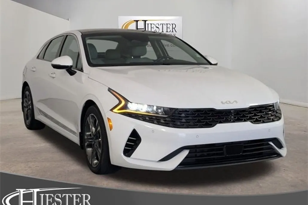 2022 Kia K5 EX photo 1