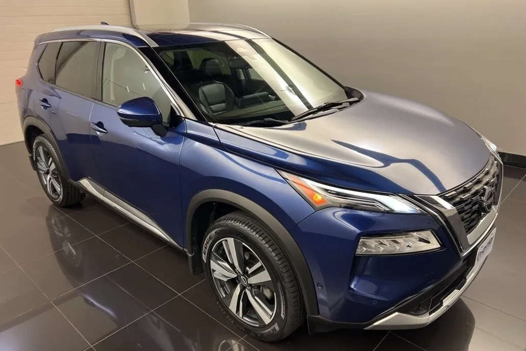 2023 Nissan Rogue Platinum photo 1