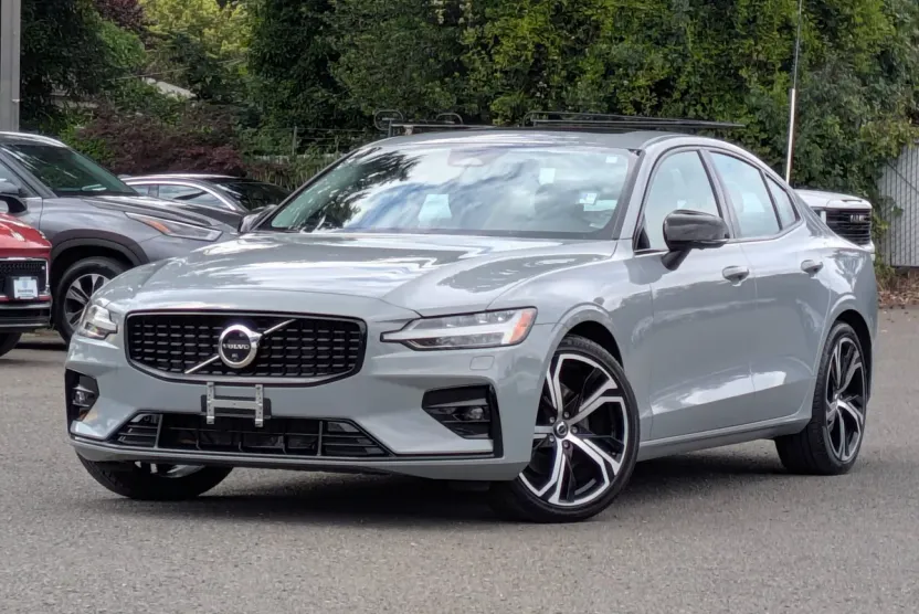 2024 Volvo S60 B5 Plus photo 1