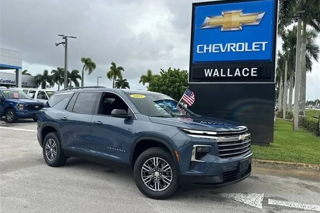 2025 Chevrolet Traverse photo 1