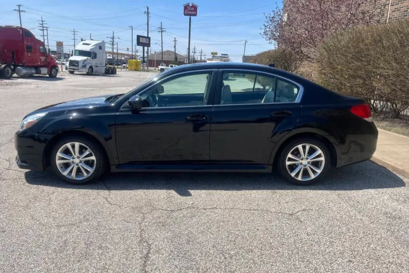 2014 Subaru Legacy 2.5i Limited photo 1