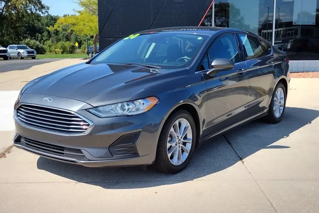 2020 Ford Fusion SE photo 1