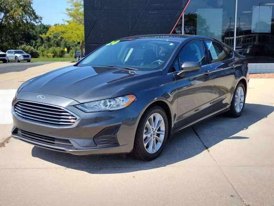 2020 Ford Fusion SE photo 1