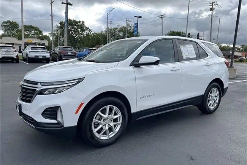 2023 Chevrolet Equinox LT photo 1
