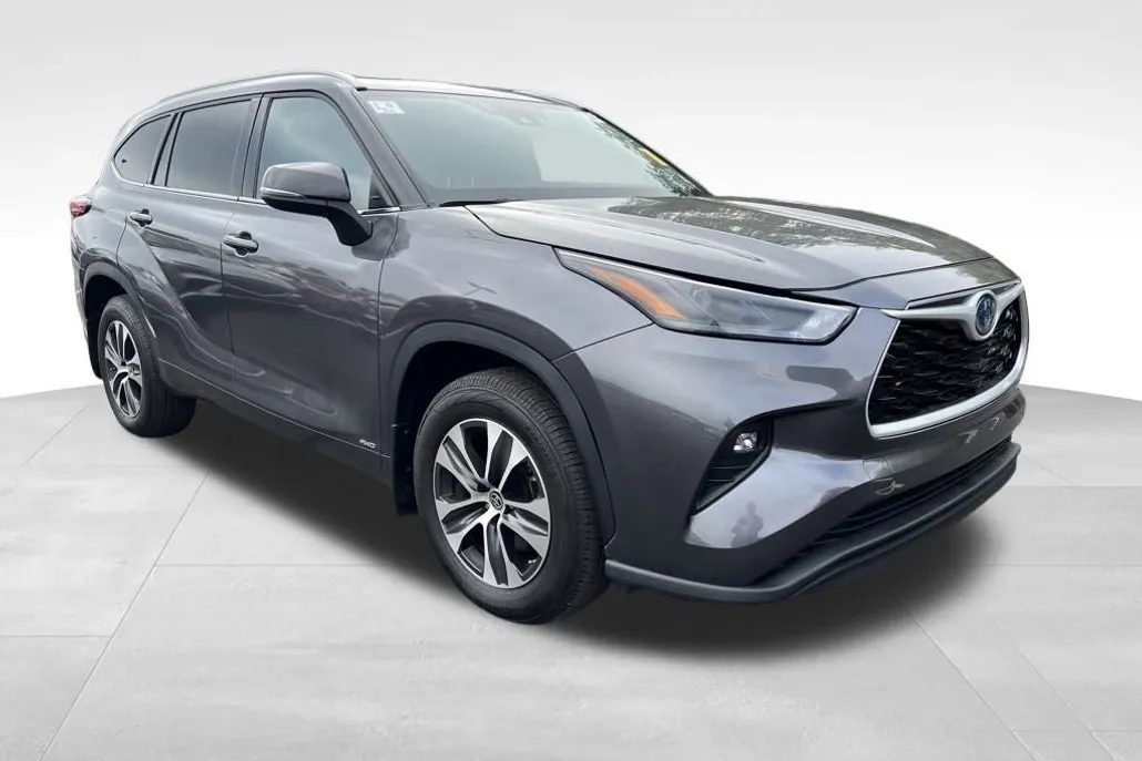 2022 Toyota Highlander Hybrid XLE photo 1
