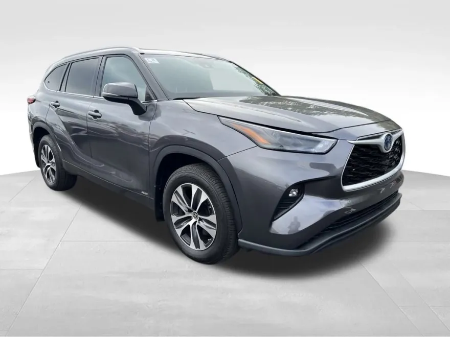 2022 Toyota Highlander Hybrid XLE photo 1