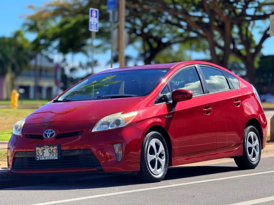 2014 Toyota Prius Two photo 1