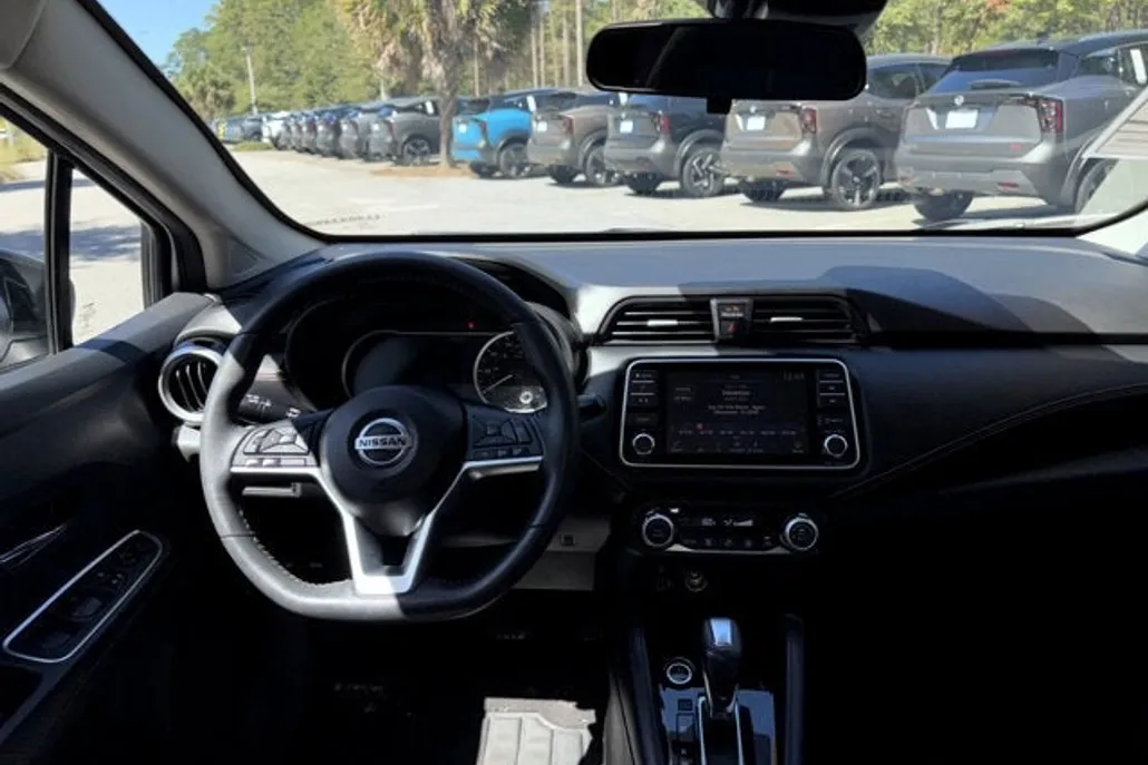 2020 Nissan Versa 1.6 SR photo 1
