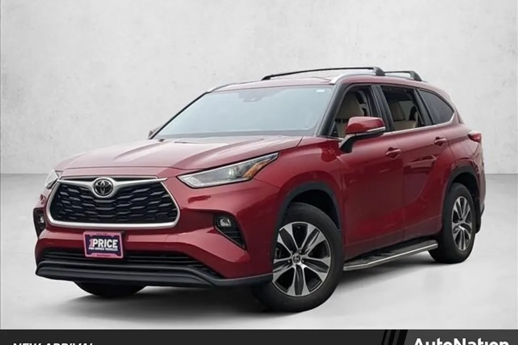 2021 Toyota Highlander XLE photo 1