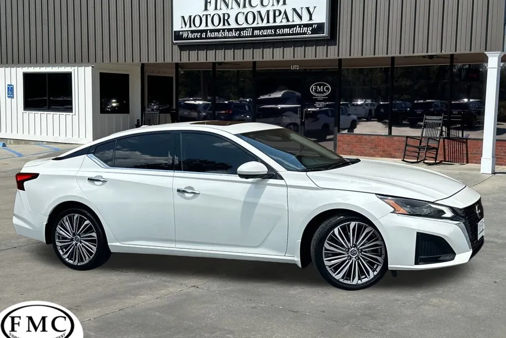 2024 Nissan Altima 2.5 SL photo 1