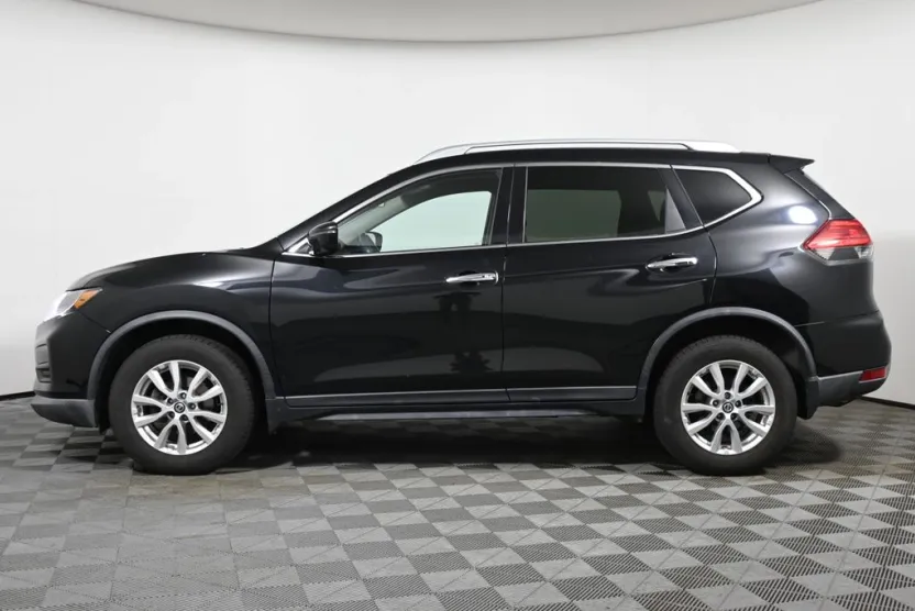 2017 Nissan Rogue SV photo 1