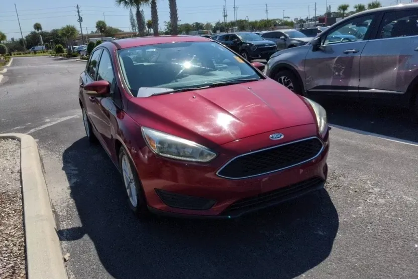 2017 Ford Focus SE photo 1