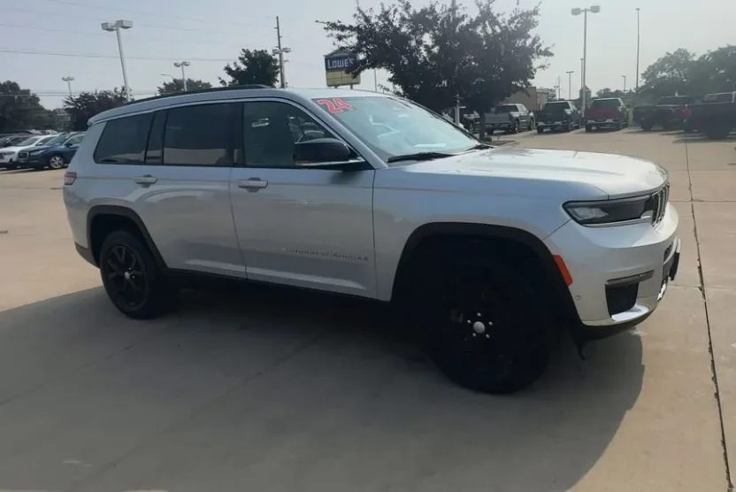 2024 Jeep Grand Cherokee Limited photo 1
