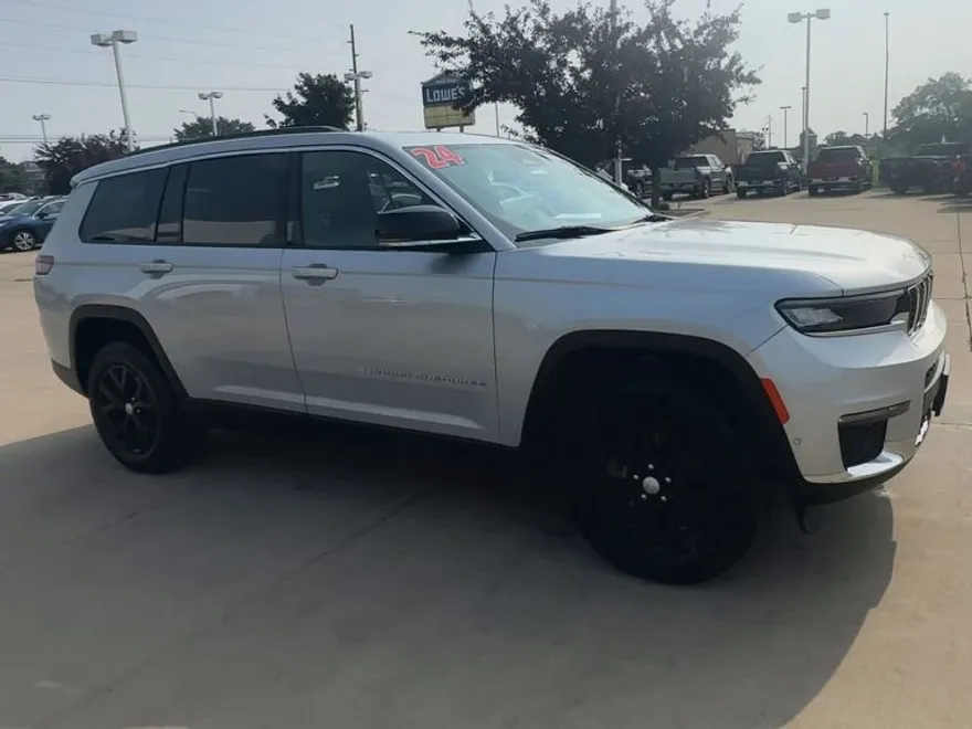 2024 Jeep Grand Cherokee Limited photo 1