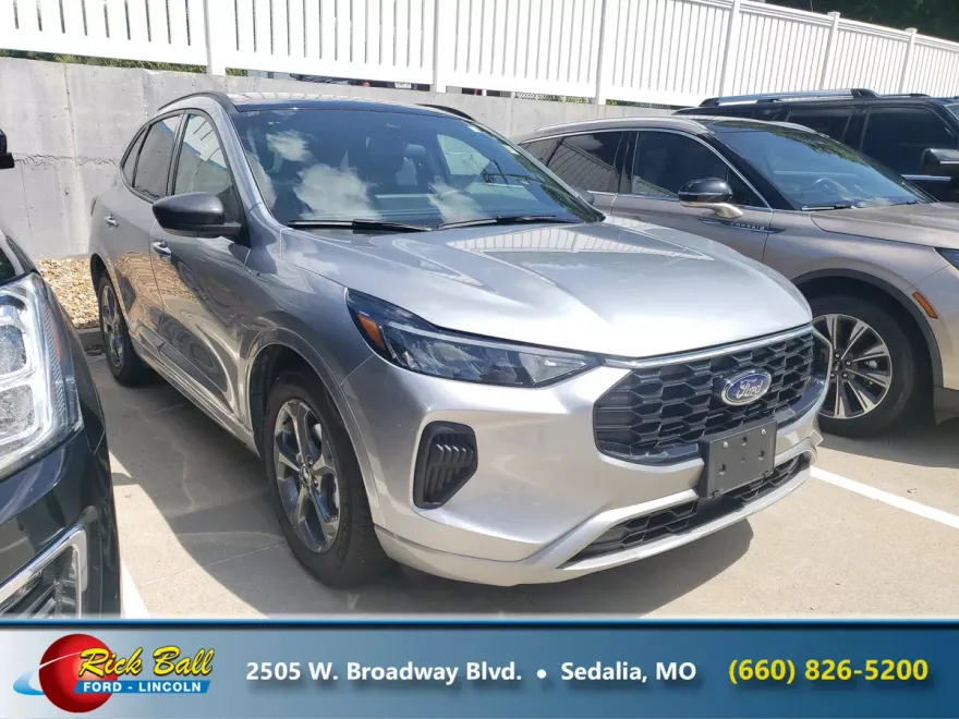 2023 Ford Escape ST-Line photo 1