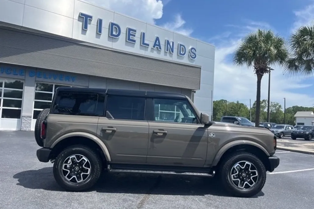 2025 Ford Bronco Outer Banks photo 1