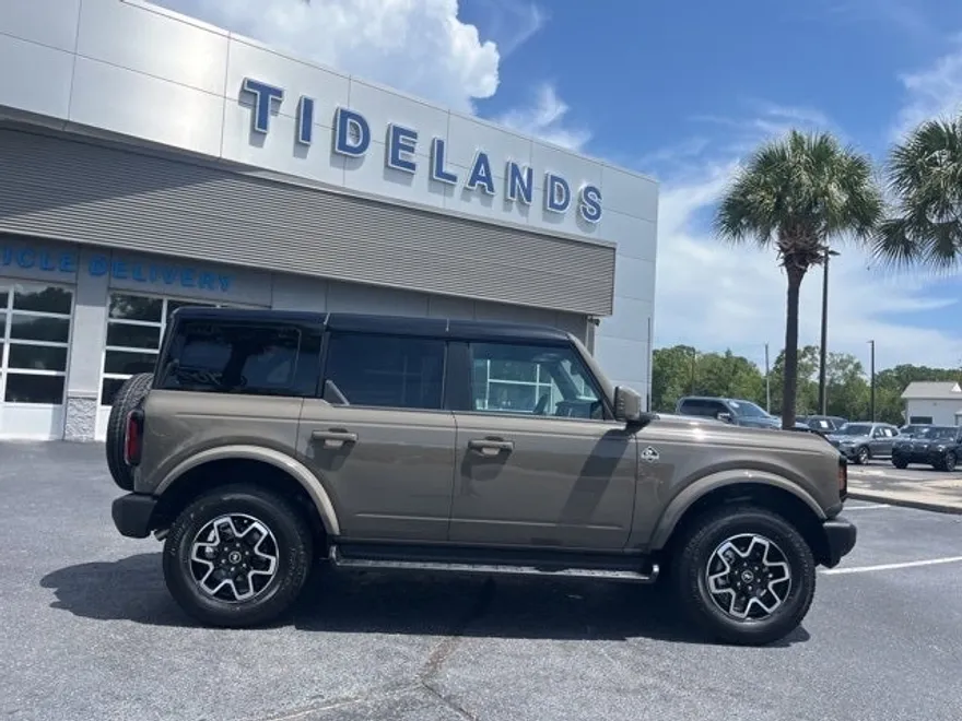 2025 Ford Bronco Outer Banks photo 1