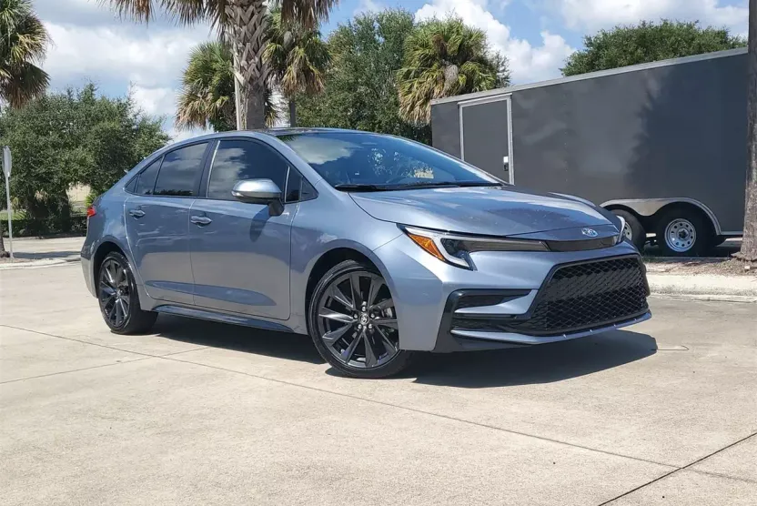 2025 Toyota Corolla Hybrid LE photo 1