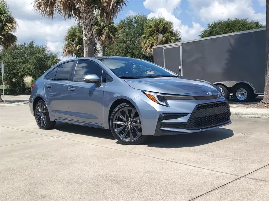 2025 Toyota Corolla Hybrid LE photo 1