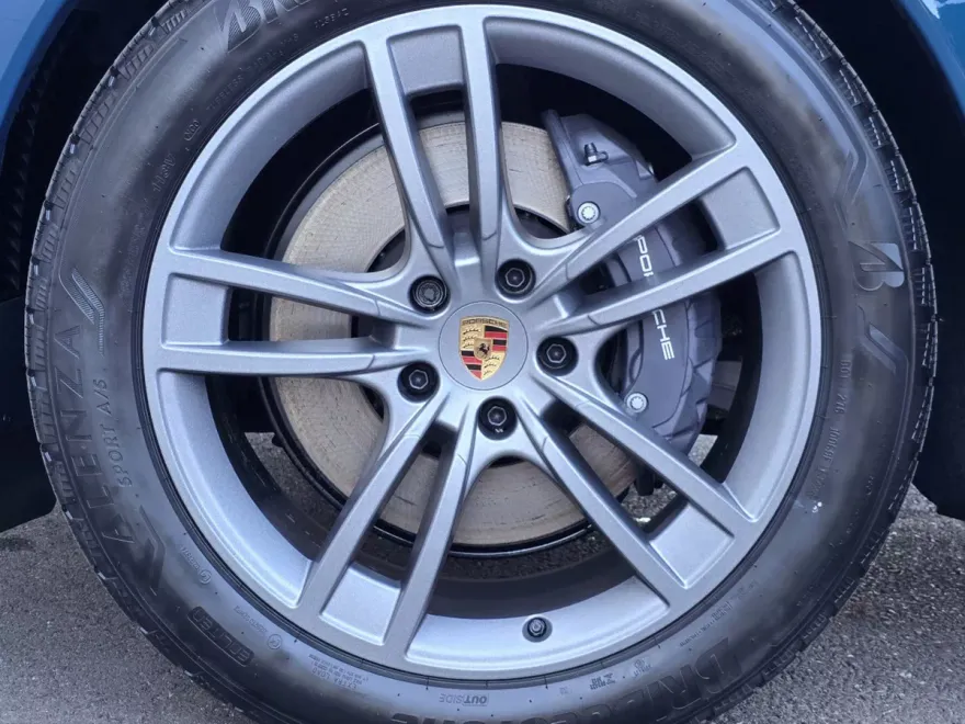 2025 Porsche Cayenne photo 1