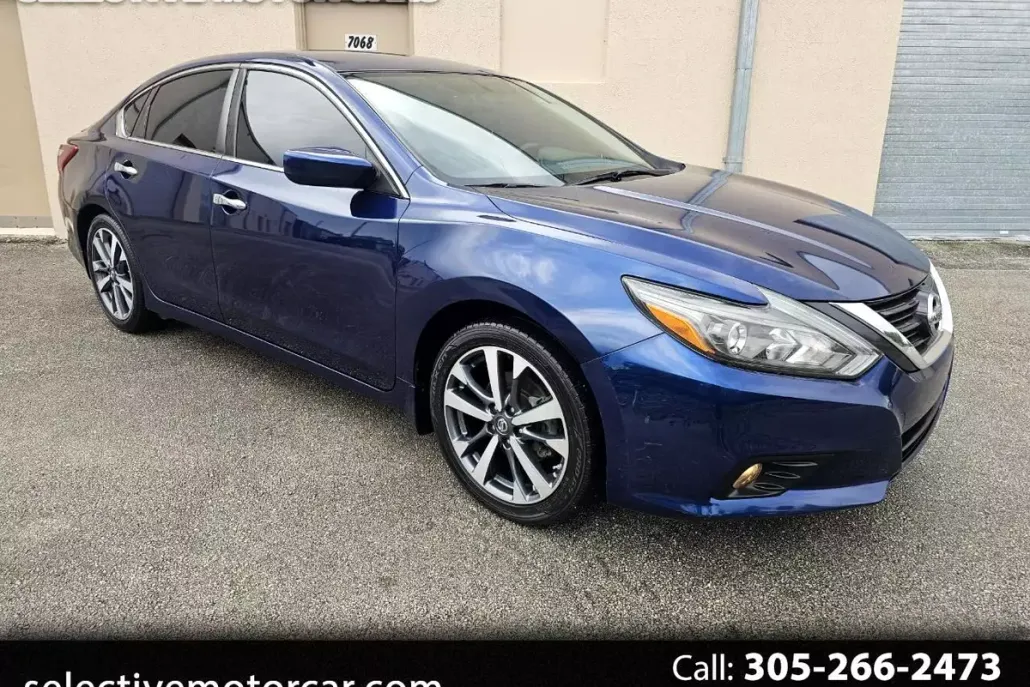 2017 Nissan Altima 2.5 SR photo 1