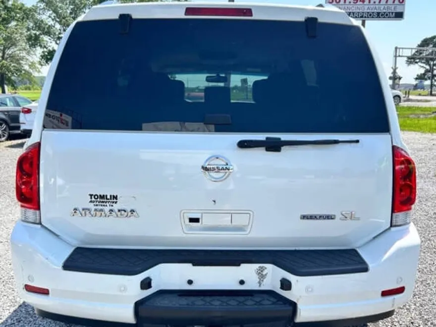 2015 Nissan Armada SV photo 1