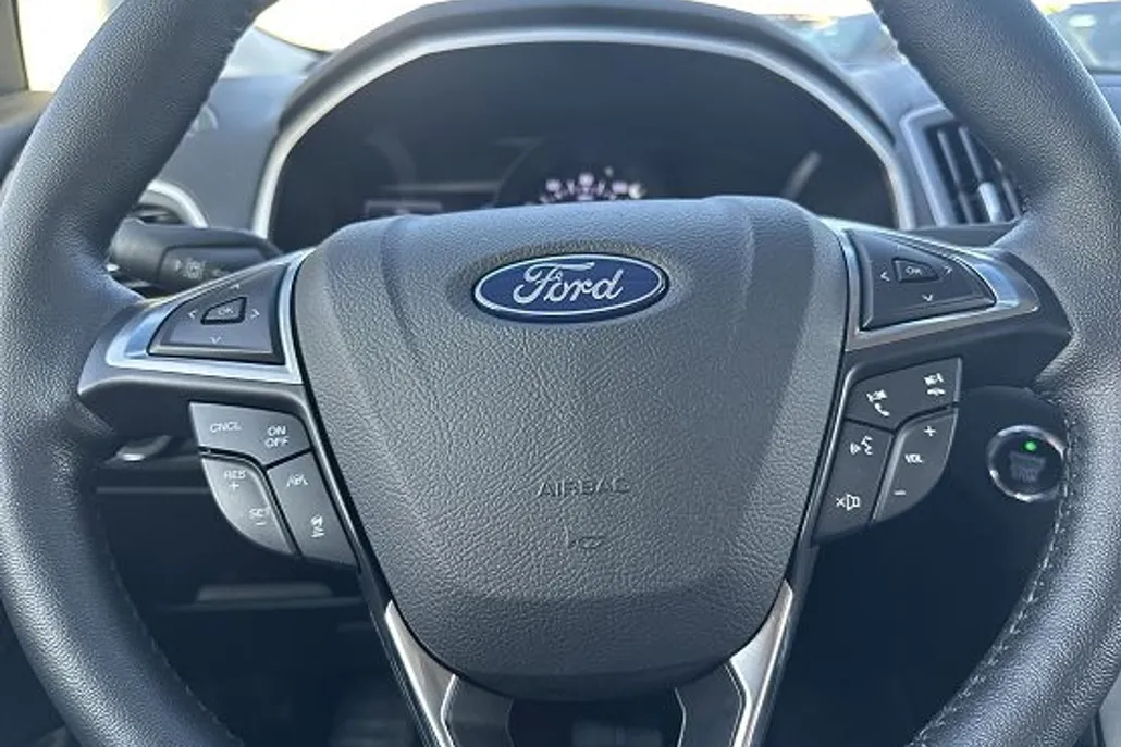 2020 Ford Edge SEL photo 1