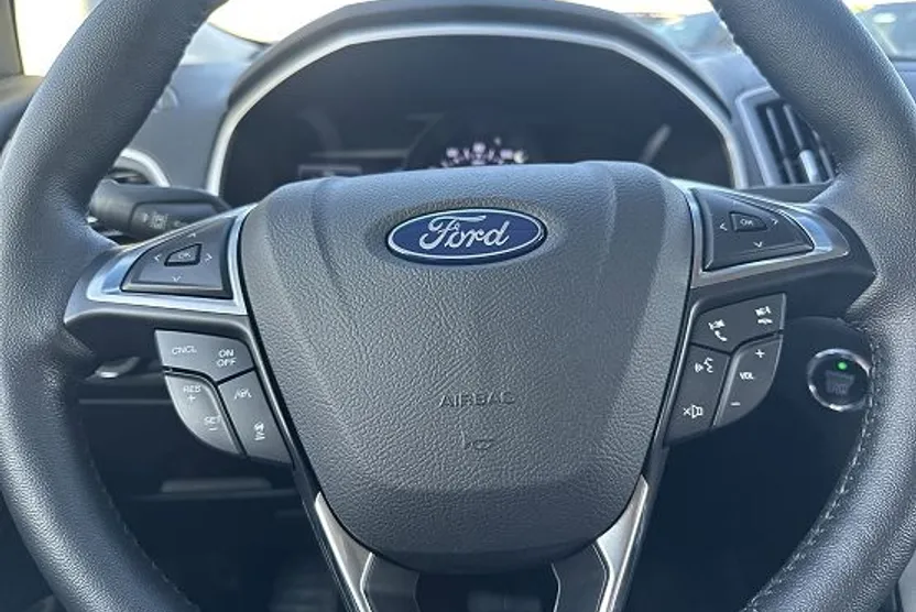 2020 Ford Edge SEL photo 1