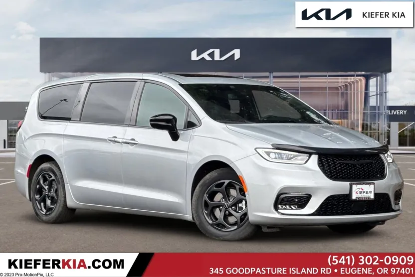 2023 Chrysler Pacifica Hybrid Limited photo 1