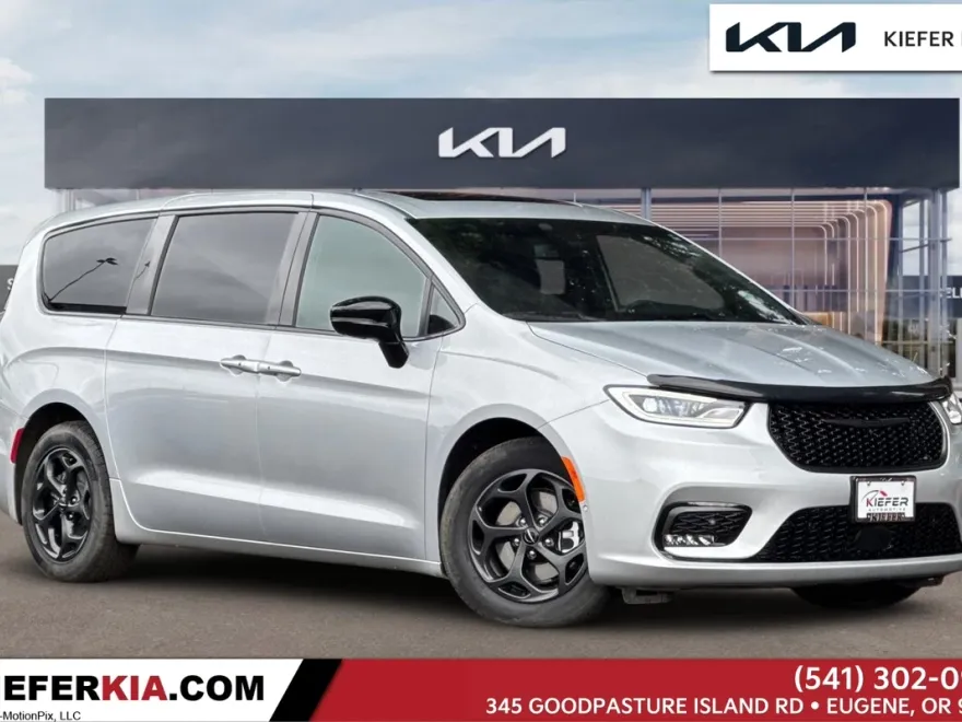 2023 Chrysler Pacifica Hybrid Limited photo 1