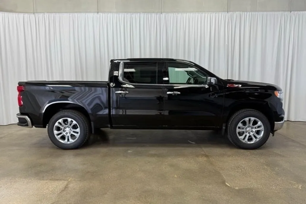2025 Chevrolet Silverado 1500 LTZ photo 1